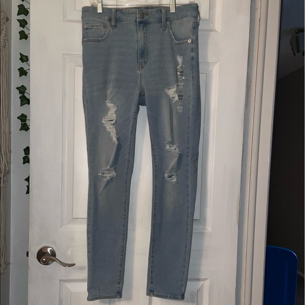 Women’s ripped skinny jeans